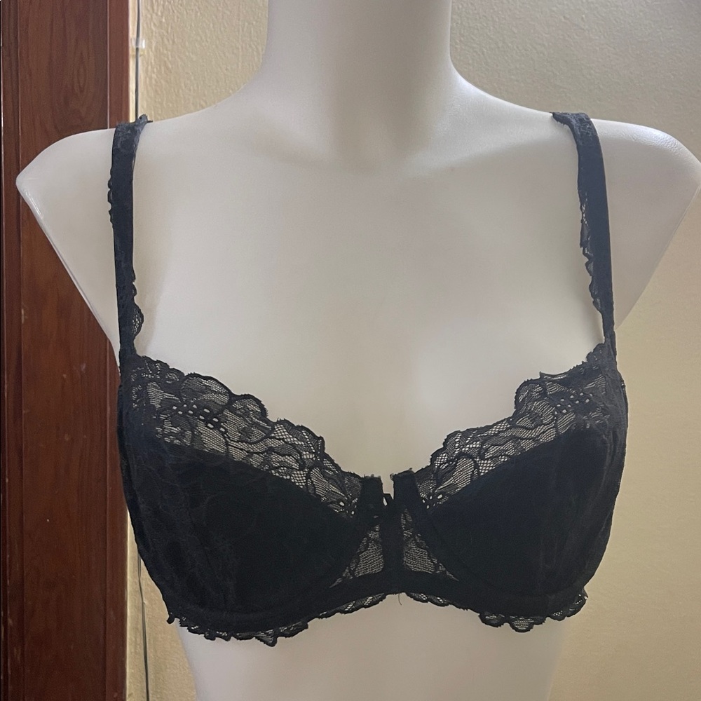 Victoria’s Secret Elegant Black Lace Bra 36C